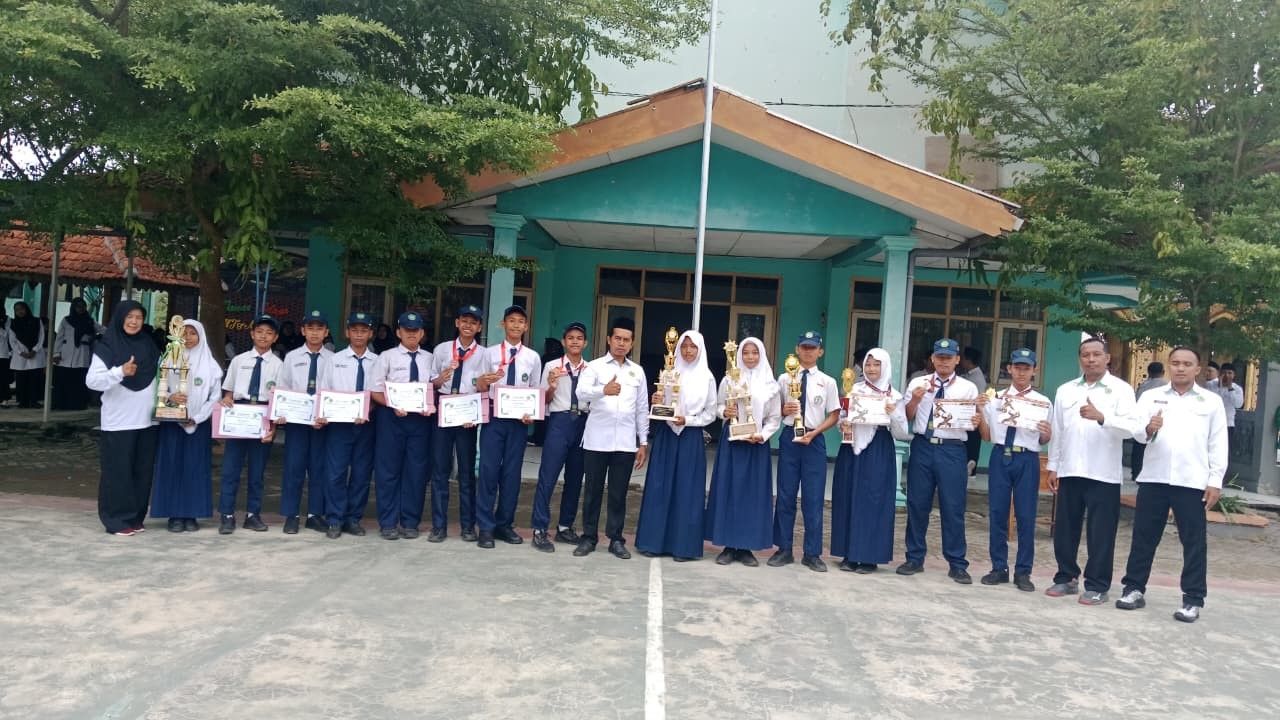 UPACARA  BERTEPATAN PERINGATAN  HARI PAHLAWAN  DI MTsN BANGKALAN 