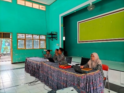 Hubungan internal warga madrasah